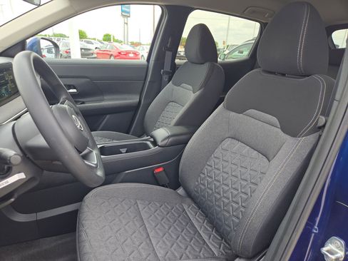 Used 2025 Nissan Kicks SV image 10