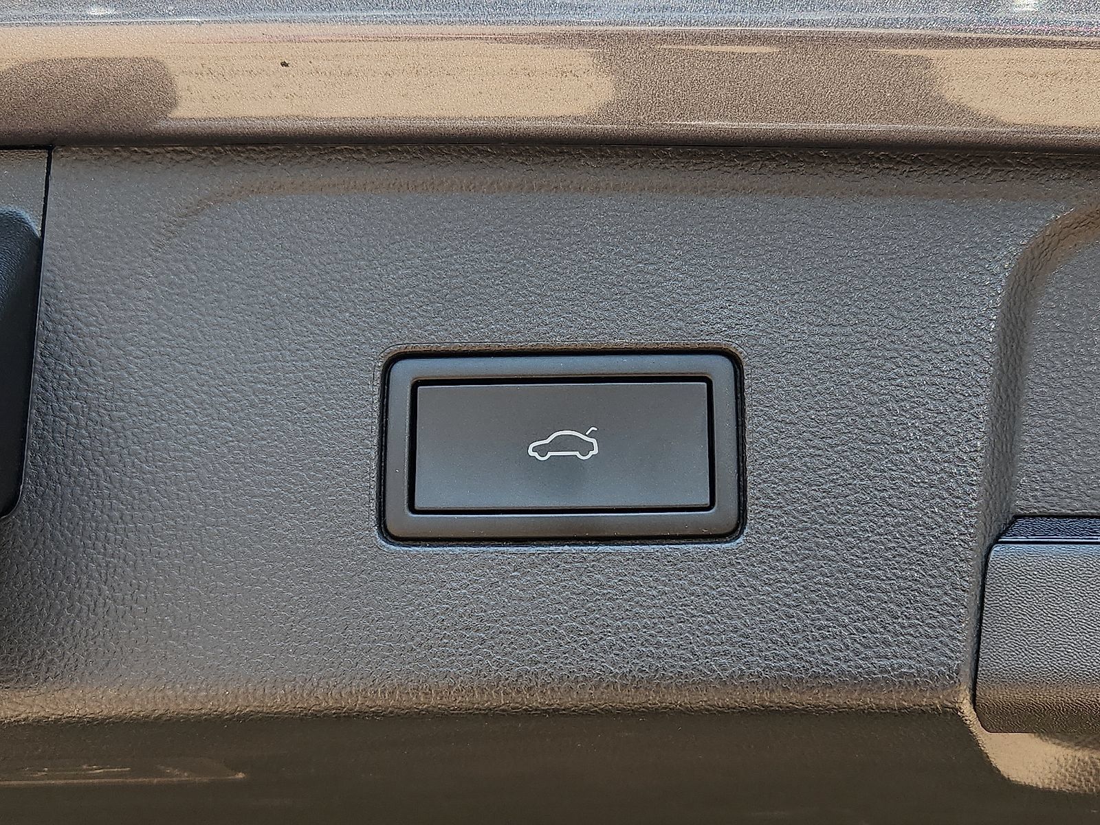 Used 2025 Volkswagen Atlas SE FWD image 12