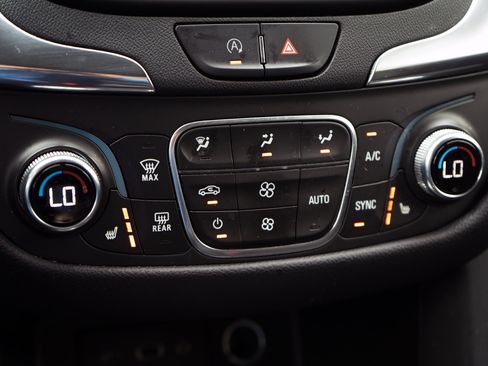 Used 2022 Chevrolet Equinox LT image 34