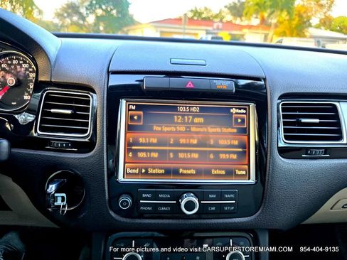 Used 2011 Volkswagen Touareg Sport image 61