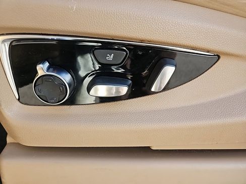 Used 2019 Cadillac Escalade Platinum image 17