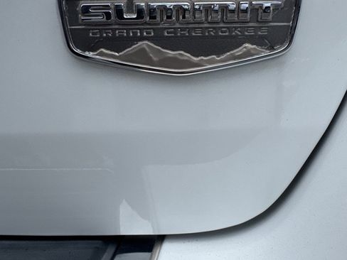 Used 2017 Jeep Grand Cherokee Summit w/ Skid Plate Group AWD/4WD image 21
