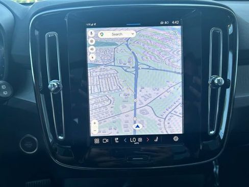 Certified 2025 Volvo XC40 B5 Plus AWD/4WD image 24