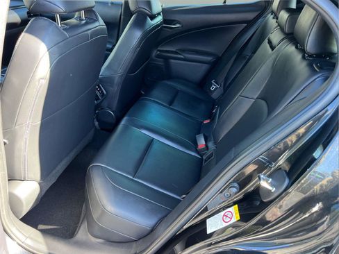 Used 2019 Lexus UX 200 F Sport image 22