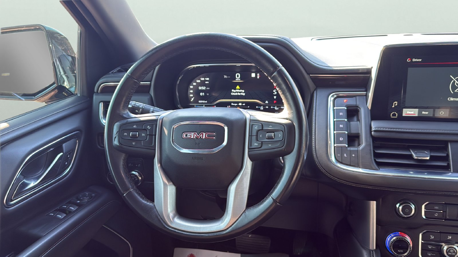 Used 2023 GMC Yukon XL SLE RWD image 9