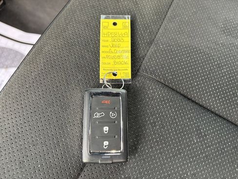 Used 2023 Jeep Grand Cherokee Altitude image 13