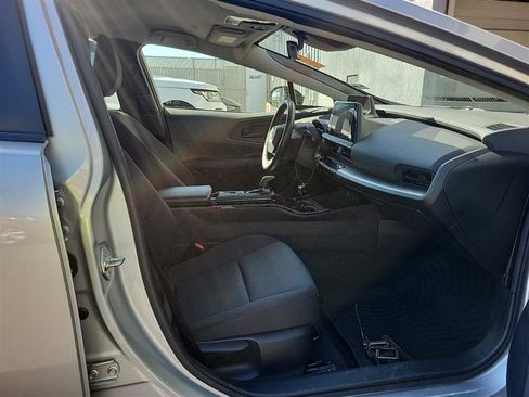 Used 2023 Toyota Prius LE image 4