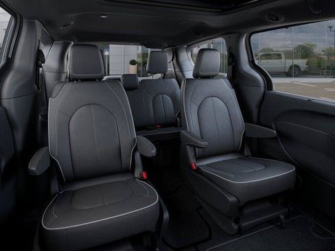 New 2026 Chrysler Pacifica Limited w/ S Appearance Package FWD image 18