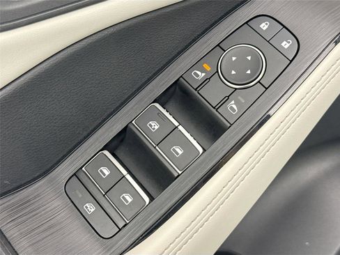 Used 2024 Nissan Rogue SL AWD/4WD image 28