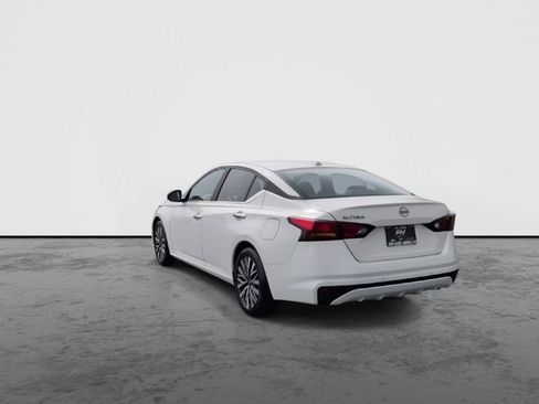 Used 2025 Nissan Altima 2.5 SV FWD image 7