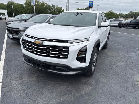 Used 2025 Chevrolet Equinox LT w/ Safety and Technology Package FWD image 6