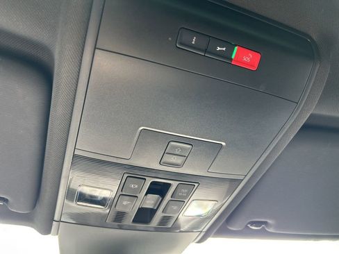 Used 2022 Volkswagen Atlas Cross Sport SEL R-Line image 32