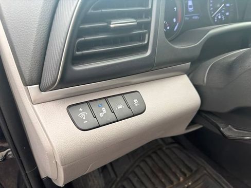 Used 2019 Hyundai Elantra SEL FWD image 36