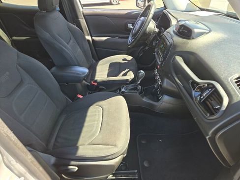 Used 2017 Jeep Renegade Altitude AWD/4WD image 15