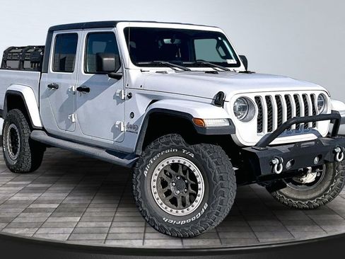 Certified 2020 Jeep Gladiator Overland AWD/4WD image 38