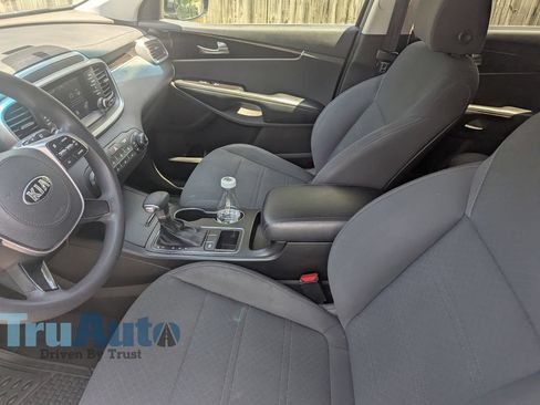 Used 2020 Kia Sorento LX FWD image 4