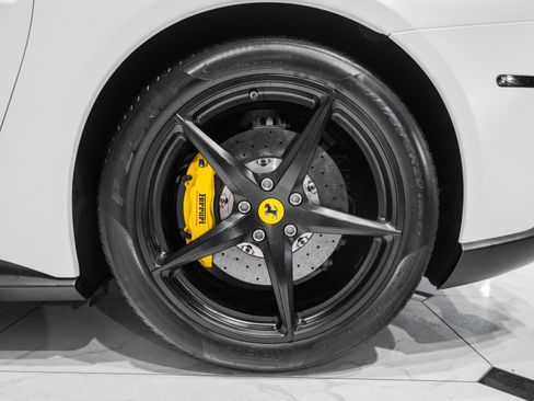 Used 2017 Ferrari F12 Berlinetta RWD image 16