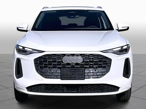 Certified 2025 Audi Q5 Premium w/ Convenience Package image 3