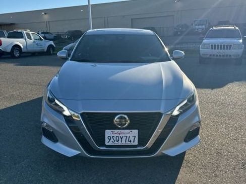 Used 2022 Nissan Altima 2.5 SV w/ SV Premium Package image 3