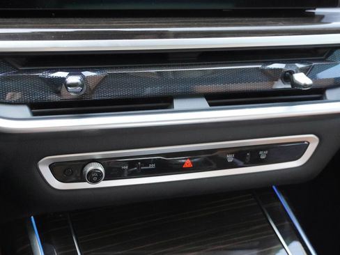 Certified 2025 BMW X7 xDrive40i w/ Premium Package image 27