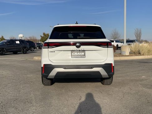 Used 2025 Volkswagen Tiguan S image 6