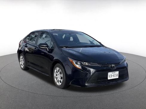 Used 2025 Toyota Corolla LE image 3