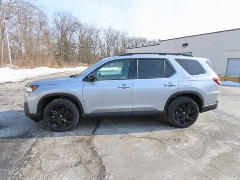 New 2026 Honda Pilot Black Edition image 3