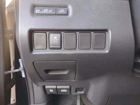 Used 2017 Nissan Murano S image 24