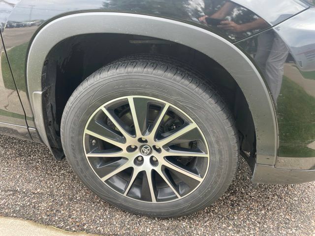 Used 2018 Toyota Highlander SE AWD/4WD image 9