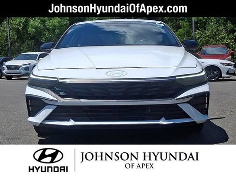 Used 2025 Hyundai Elantra SEL FWD image 29