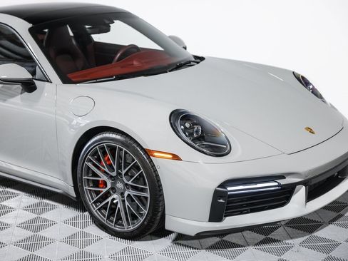 Used 2022 Porsche 911 Turbo image 5