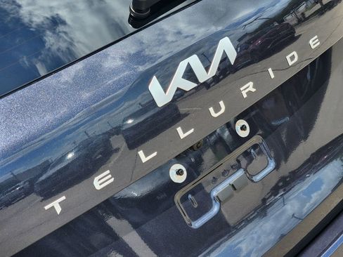 Used 2025 Kia Telluride SX image 18