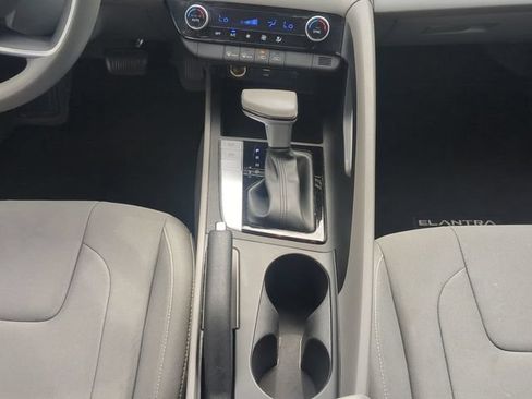 Used 2024 Hyundai Elantra SEL FWD image 19