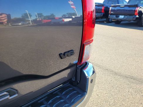 Used 2023 Toyota Tacoma SR5 AWD/4WD image 8