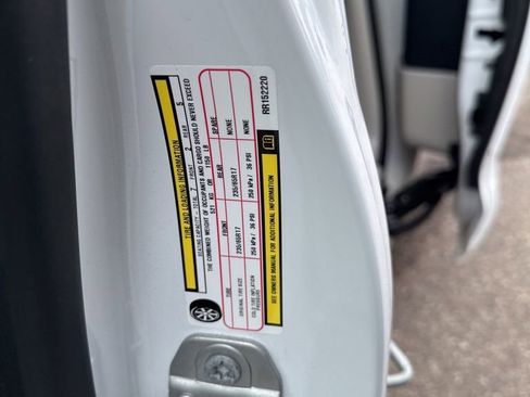 Used 2024 Chrysler Pacifica Touring-L image 16