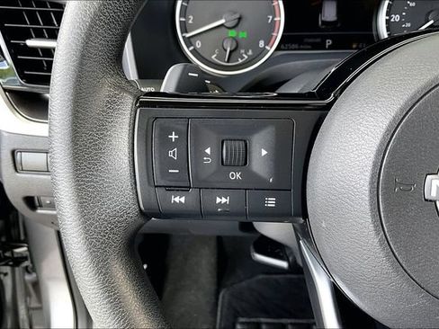 Used 2022 Nissan Rogue SV FWD image 10