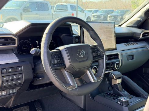 Used 2025 Toyota Tacoma 4x4 Double Cab Hybrid image 30