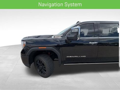 Used 2023 GMC Sierra 2500 Denali w/ Denali Black Diamond Edition AWD/4WD image 5