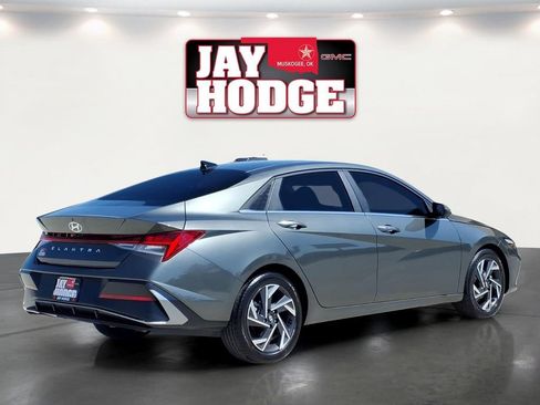 Used 2024 Hyundai Elantra SEL w/ Convenience Package FWD image 6