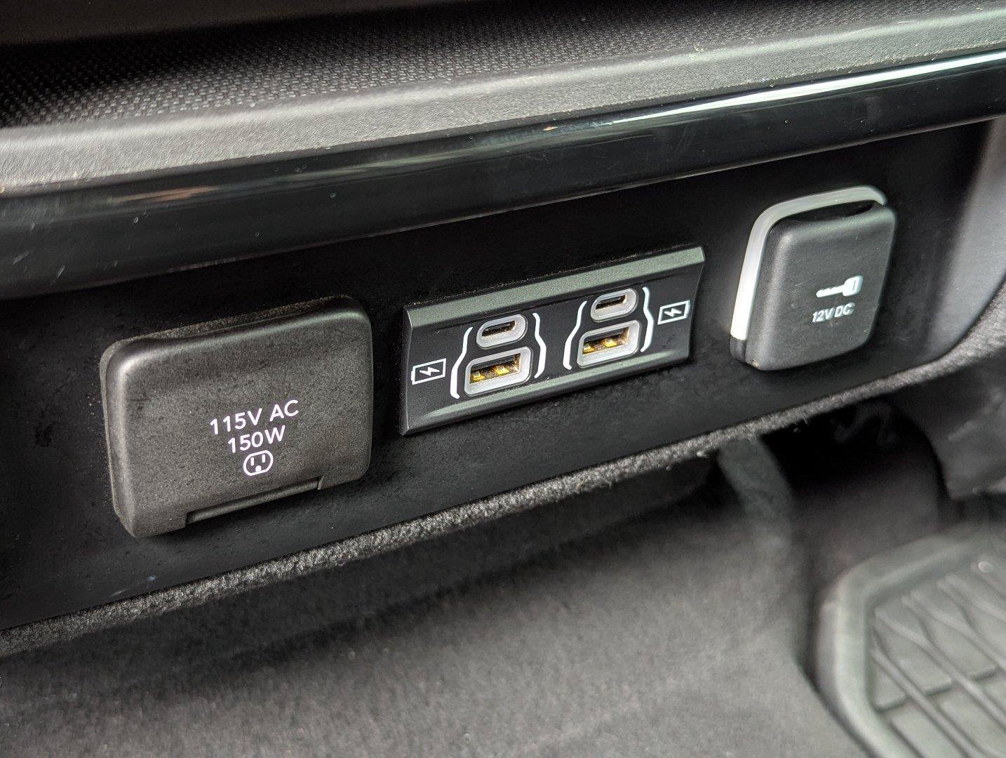 Used 2024 Jeep Wagoneer L Series II w/ Flexible Seating Group AWD/4WD image 32