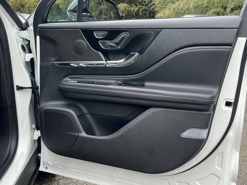 New 2026 Lincoln Corsair Premiere image 8