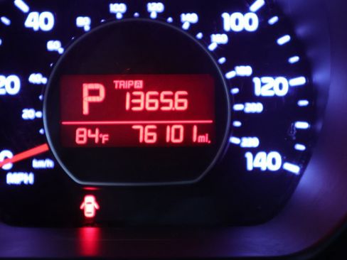 Used 2018 Kia Soul + FWD image 34