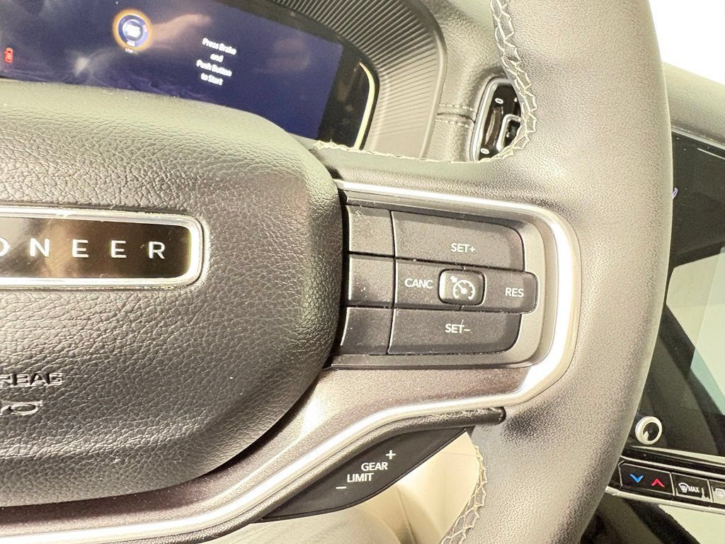 Used 2023 Jeep Wagoneer 4WD w/ Premium Group I image 24