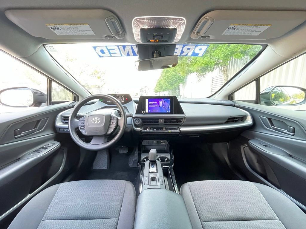 Used 2025 Toyota Prius LE FWD image 28