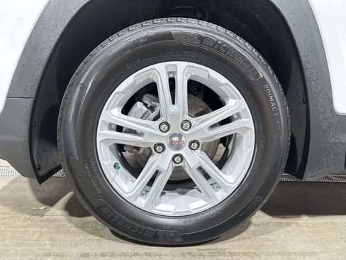 Used 2024 GMC Terrain SLE image 28