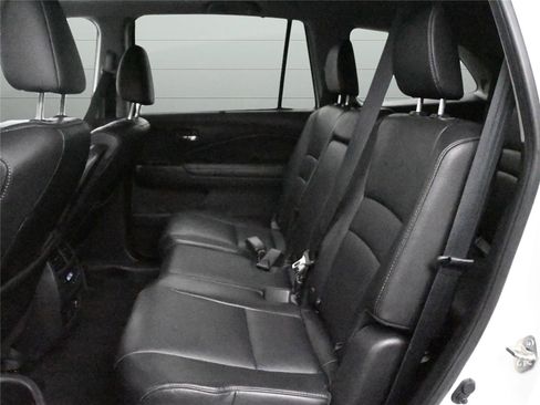 Used 2024 Cadillac XT4 Sport image 5