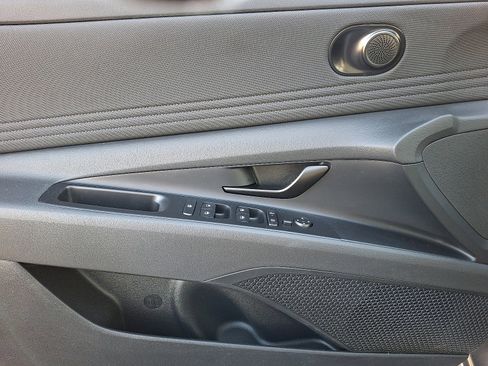 Certified 2025 Hyundai Elantra Sport image 13