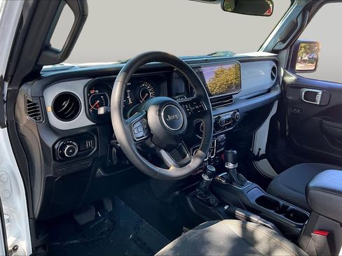 Used 2024 Jeep Wrangler Unlimited Sport AWD/4WD image 18