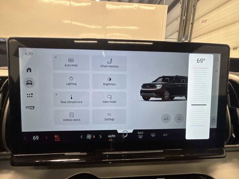 Used 2025 Ford Expedition Active image 17