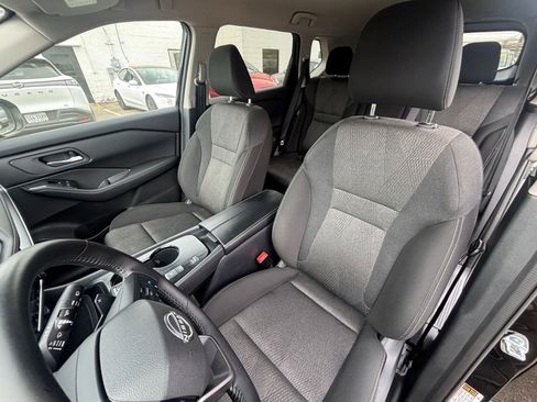 Used 2025 Nissan Rogue SV FWD image 38